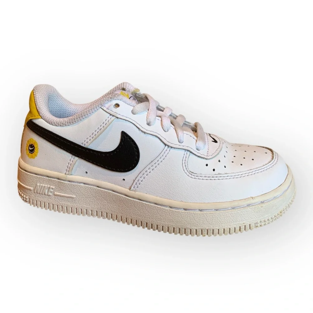 ✨ Iconic Nike Air Force 1 LV8 GS “Have A Nike Day” sneakers in Kids Size 12. - Picture 2 of 9